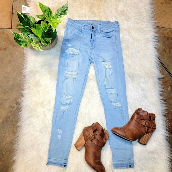 🎉 LAST CHANCE! 🎉 AEO Light Wash Distressed Jegging High Rise Size 4 Short - Picture 8 of 9